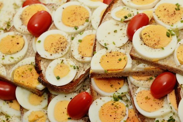 Можно ли есть вареные, жареные яйца или яичницу при похудении?