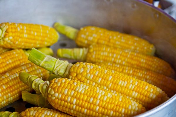 Можно ли есть кукурузу при похудении, как и какие початки лучше употреблять для снижения веса?